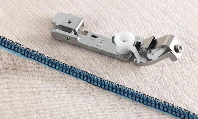 [SA212] Elastiekvoet overlock 